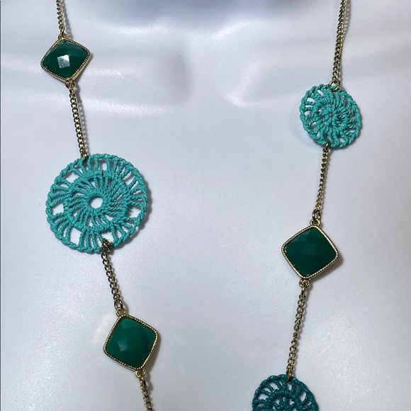 Elegant Turquoise and Gold Tone Necklace - Picture 2 of 4